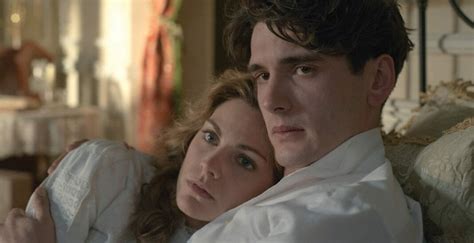 quando fanno la replica di grand hotel su canale 5